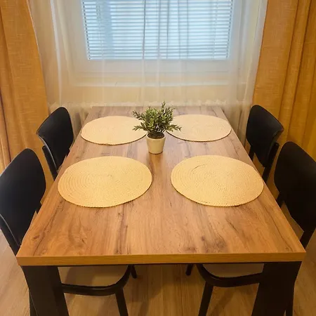 Vo Vidieckom Dome * Mala Trna